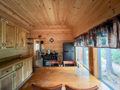 Maine Lakefront Cottage - image 9