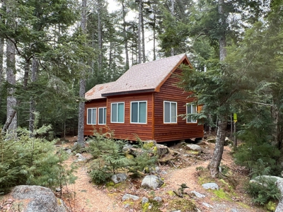 Maine Lakefront Cottage - image 3