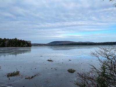 Maine Lakefront Cottage - image 28
