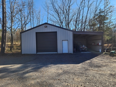Billy Creek Country Home, Shop & Pond – National Forest - image 6