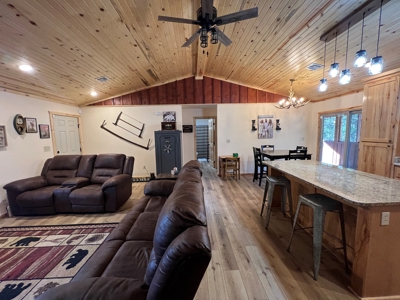 Billy Creek Country Home, Shop & Pond – National Forest - image 26