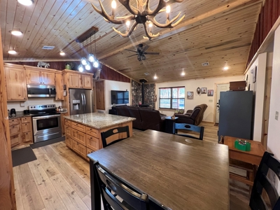 Billy Creek Country Home, Shop & Pond – National Forest - image 28