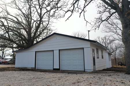 Remodeled Home Close to Town - image 4