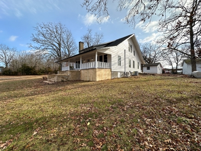 Remodeled Home Close to Town - image 9