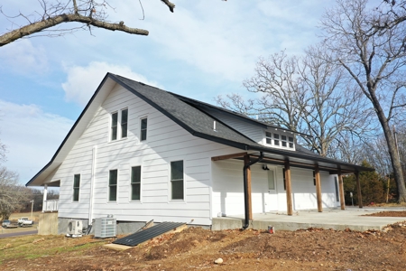 Remodeled Home Close to Town - image 7