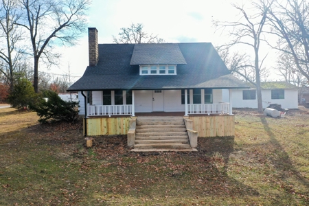 Remodeled Home Close to Town - image 3