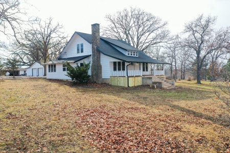 Remodeled Home Close to Town - image 2