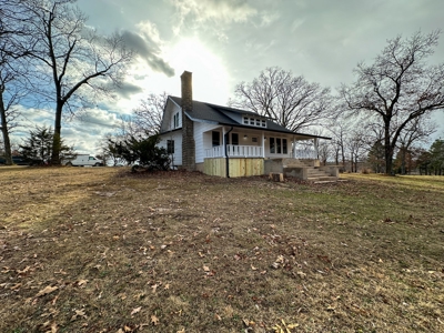 Remodeled Home Close to Town - image 8