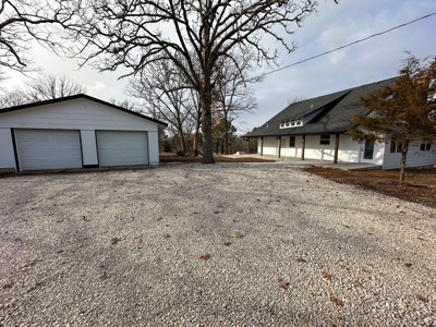 Remodeled Home Close to Town - image 10