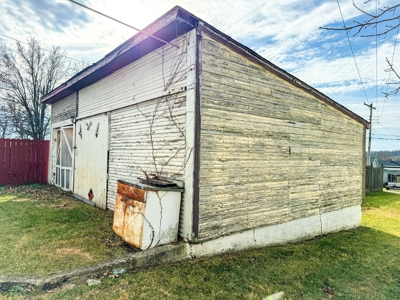 Quaint Single-Family Residence - Oolitic, Indiana - image 18