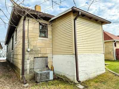 Quaint Single-Family Residence - Oolitic, Indiana - image 21