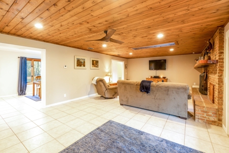 Lake Front Home On Pickett Lake Branford Florida For Sale !! - image 33