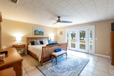 Lake Front Home On Pickett Lake Branford Florida For Sale !! - image 17