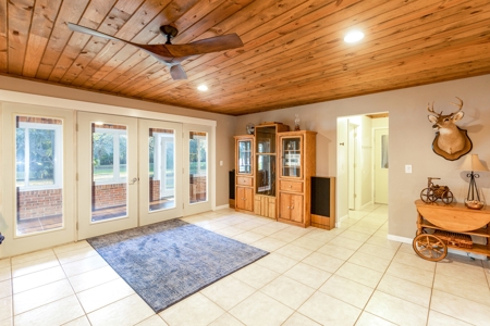 Lake Front Home On Pickett Lake Branford Florida For Sale !! - image 32
