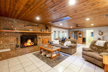 Lake Front Home On Pickett Lake Branford Florida For Sale !! - image 41