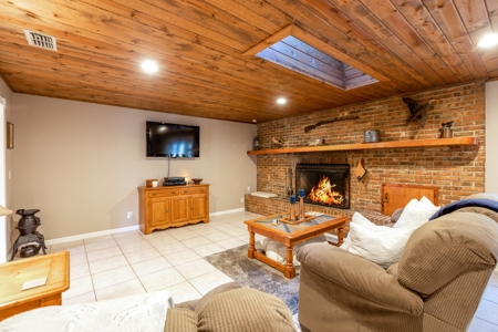 Lake Front Home On Pickett Lake Branford Florida For Sale !! - image 42
