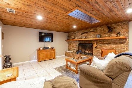 Lake Front Home On Pickett Lake Branford Florida For Sale !! - image 31