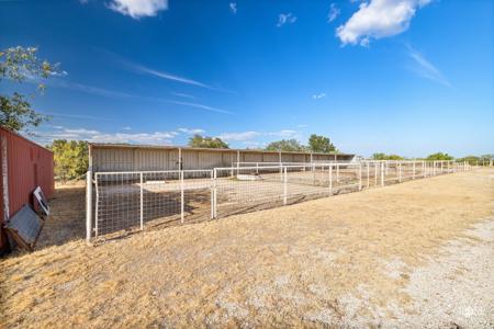 43+ Acre Hilltop Estate with Panoramic Views in Sonora, TX - image 40