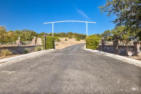 43+ Acre Hilltop Estate with Panoramic Views in Sonora, TX - image 43