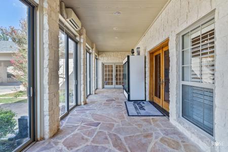 43+ Acre Hilltop Estate with Panoramic Views in Sonora, TX - image 30