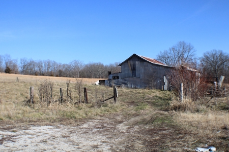 Explore Your Dream Homestead in South Central Missouri - image 16