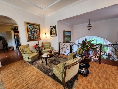 9 Bedroom Mansion in Sora, Chame - image 15