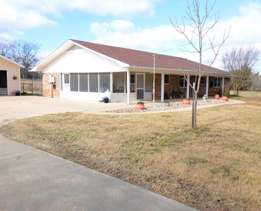 3/2/4 Brick Winnsboro, Texas - Wood County Country Home - image 2