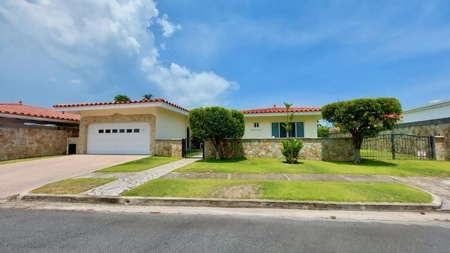 Amazing 3 Bedroom Villa in Vistamar - image 11