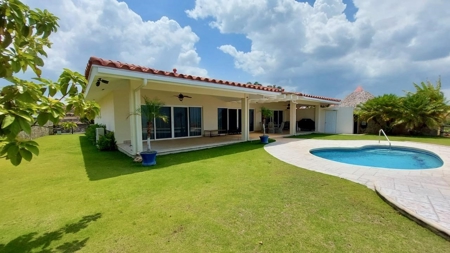Amazing 3 Bedroom Villa in Vistamar - image 12