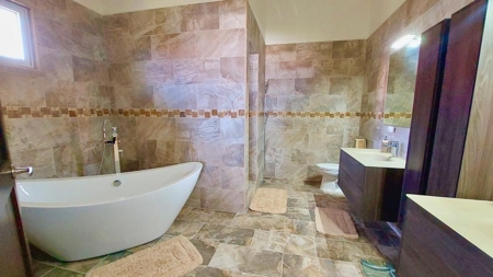 Amazing 3 Bedroom Villa in Vistamar - image 8