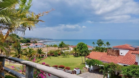 Amazing 3 Bedroom Villa in Vistamar - image 1