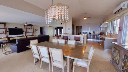 Amazing 3 Bedroom Villa in Vistamar - image 4