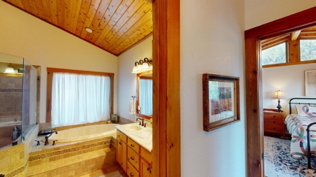 Charming Chalet-style Home on 10.01 acres - image 12