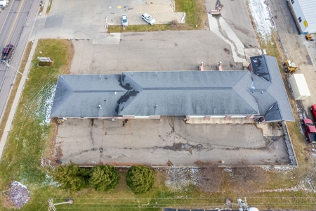 Prime Location on 1.2 acres in Baraboo Commercial Property - image 5