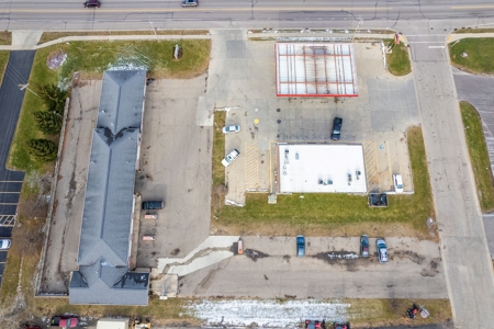 Prime Location on 1.2 acres in Baraboo Commercial Property - image 6
