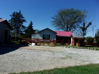 31 Acres m/l nestled on prestine countryside w/ country home - image 2