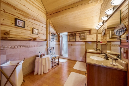 Beautiful Swedish Cope Log Cabin in Southwest Colorado - image 18