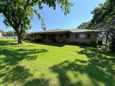 Country Home in Omaha Texas with Lake View - image 37