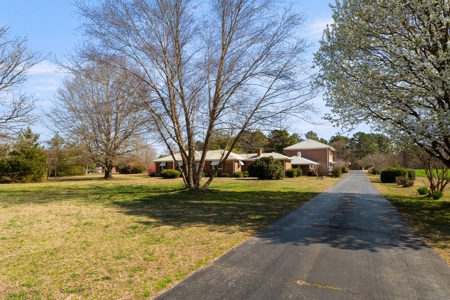 Versatile Living in Suffolk, VA - image 2