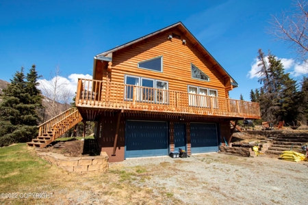 Log Home on Large Lot for Sale in Eagle River, AK - image 1