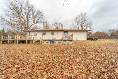 Ozarks Country Home With Acreage In Arkansas - image 5