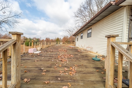 Ozarks Country Home With Acreage In Arkansas - image 4