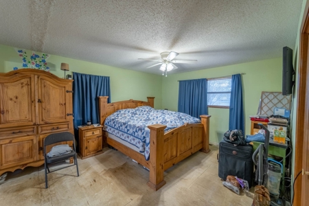 Ozarks Country Home With Acreage In Arkansas - image 12
