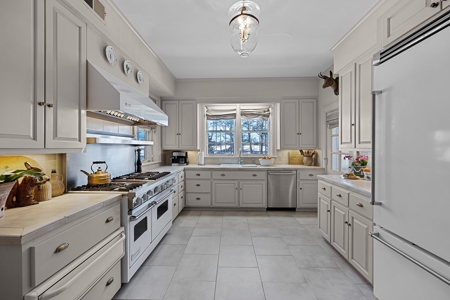 Stately TN Historic Home & Acreage, Barn, Guest Cottage - image 9