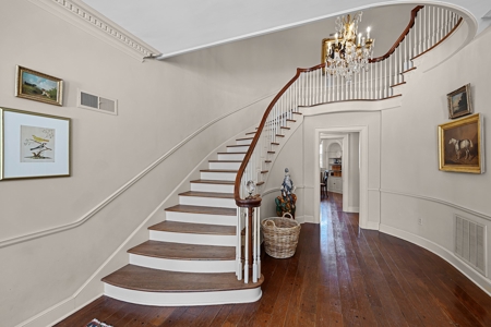 Stately TN Historic Home & Acreage, Barn, Guest Cottage - image 2