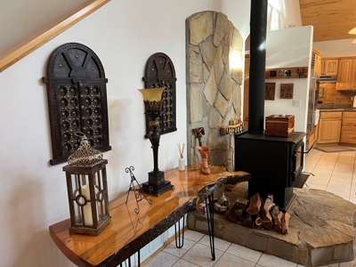 Gorgeous Log Cabin with Three car Garage and Studio - image 16