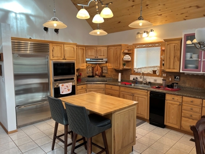 Gorgeous Log Cabin with Three car Garage and Studio - image 13