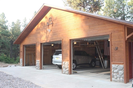 Gorgeous Log Cabin with Three car Garage and Studio - image 3