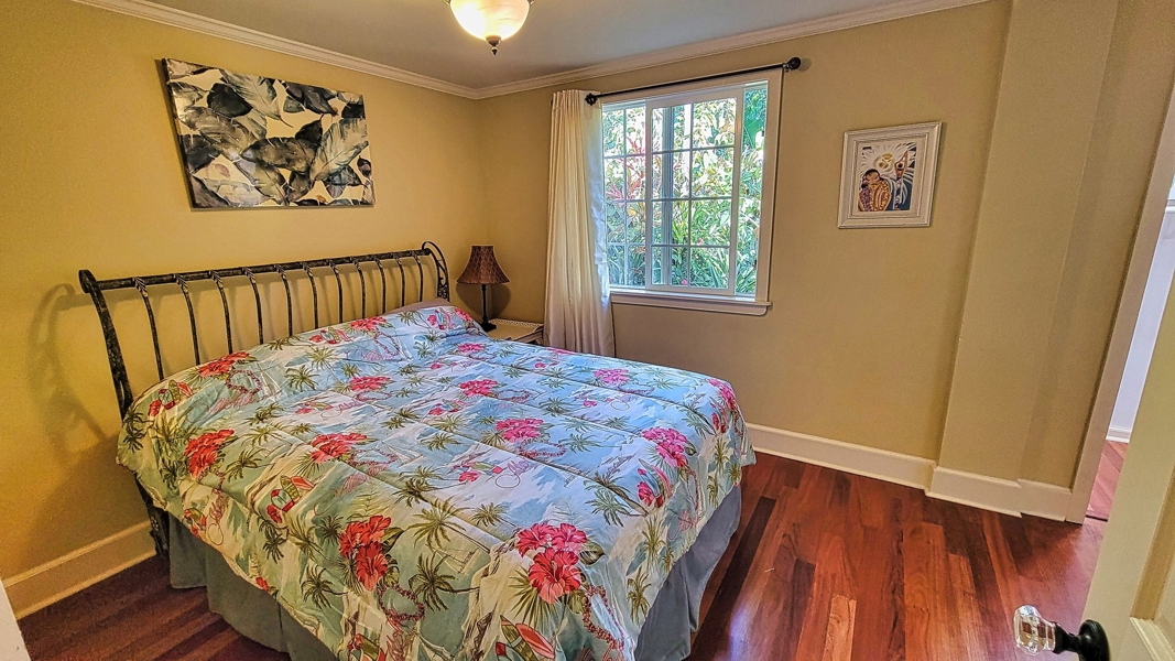 2nd bedroom with walk in closet