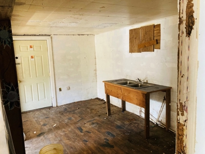 Fixer-Upper Home For Sale In Calico Rock, Arkansas - image 10